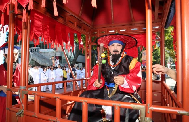 “어서 오시오, 마포나루로!” 제18회 마포나루 새우젓축제 출항